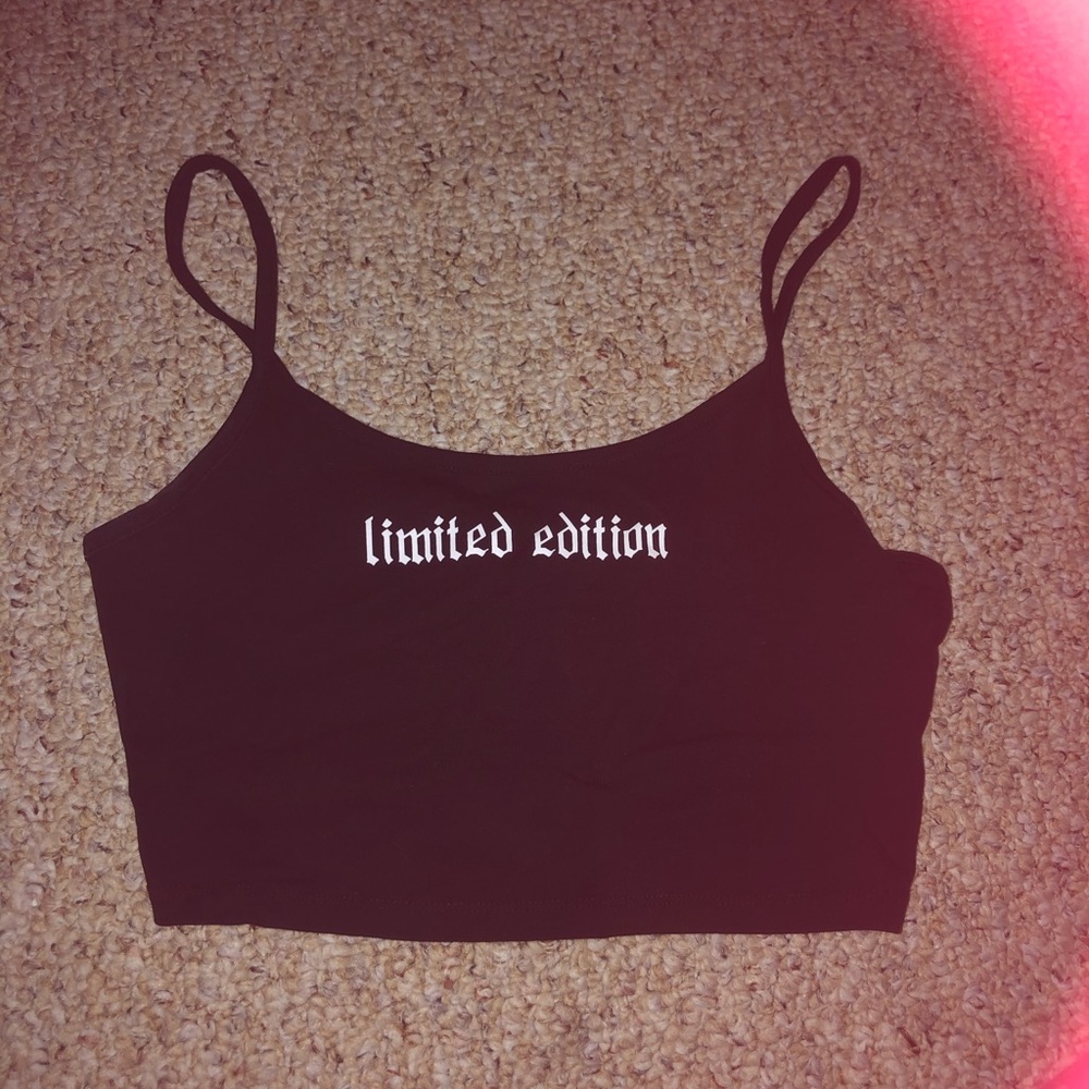 black cropped tank top “limited edition💕”.